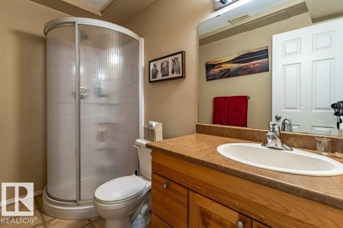 1676 Tomlinson Common, Edmonton, AB - Indoor Photo Showing Bathroom