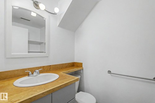 3317 107 Avenue, Edmonton, AB - Indoor Photo Showing Bathroom