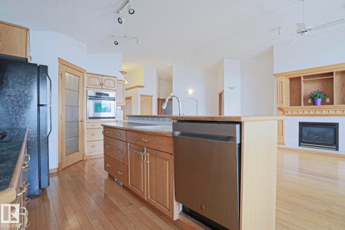 16203 89 Street, Edmonton, AB - Indoor Photo Showing Kitchen