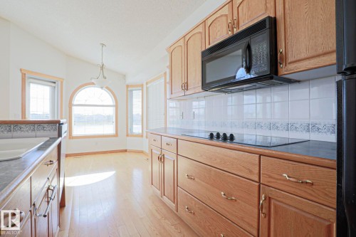16203 89 Street, Edmonton, AB - Indoor Photo Showing Kitchen