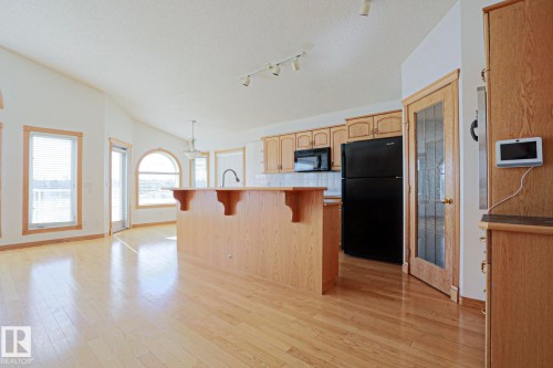 16203 89 Street, Edmonton, AB - Indoor Photo Showing Kitchen