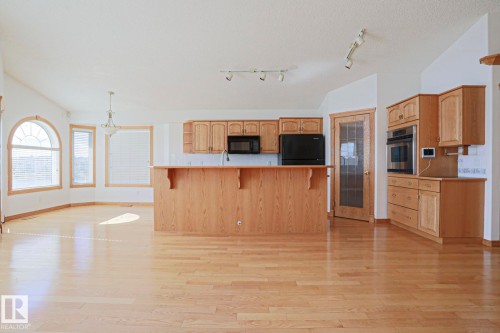 16203 89 Street, Edmonton, AB - Indoor Photo Showing Kitchen
