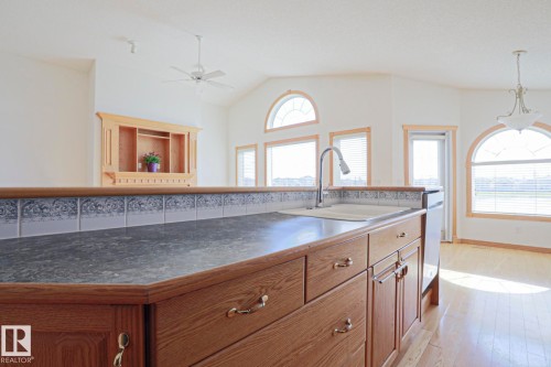 16203 89 Street, Edmonton, AB - Indoor Photo Showing Kitchen