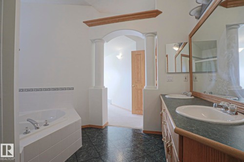 16203 89 Street, Edmonton, AB - Indoor Photo Showing Bathroom