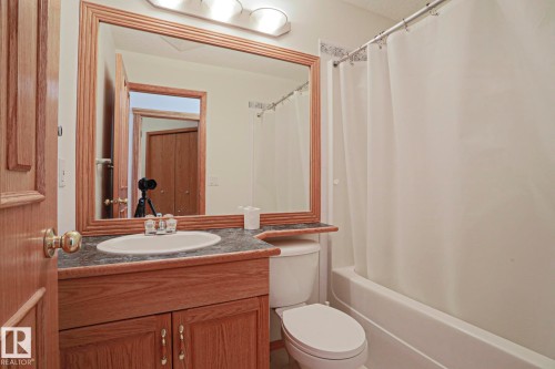 16203 89 Street, Edmonton, AB - Indoor Photo Showing Bathroom
