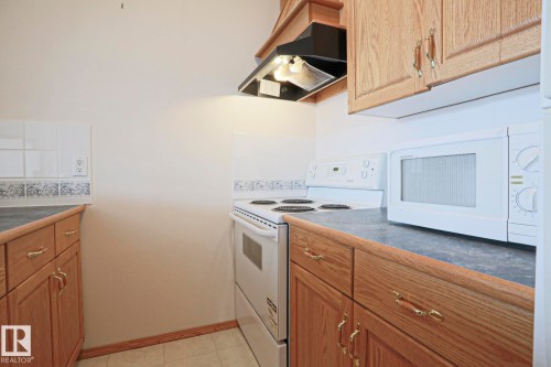 16203 89 Street, Edmonton, AB - Indoor Photo Showing Kitchen