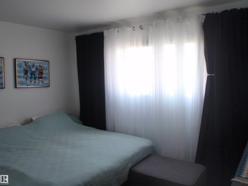4510 57 Avenue, Barrhead, AB - Indoor Photo Showing Bedroom
