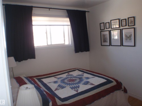 4510 57 Avenue, Barrhead, AB - Indoor Photo Showing Bedroom
