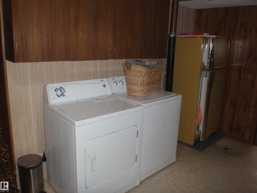 4510 57 Avenue, Barrhead, AB - Indoor Photo Showing Laundry Room
