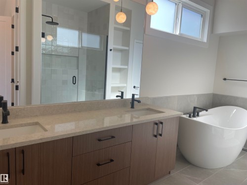14344 92A Avenue, Edmonton, AB - Indoor Photo Showing Bathroom