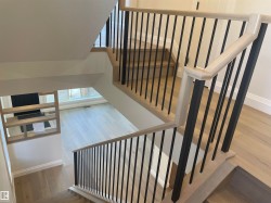 Contemporary staircase featuring blonde wood-finish treads and risers - 