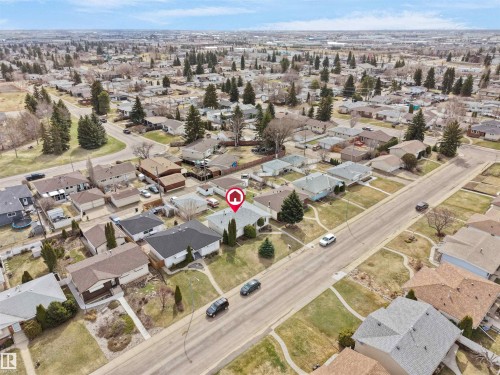 Residential neighborhood featuring detached homes on individual lots - 8703 73 Street, Edmonton, AB - Outdoor With View