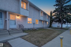 18 LAKEWOOD Village  Edmonton, AB T6K 2B3