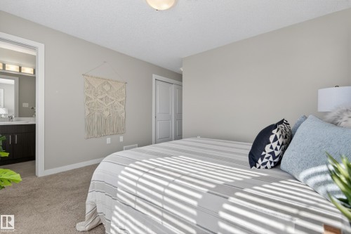Carpeted bedroom featuring light gray walls and an overhead flush-mount ceiling light - 61 2803 James Mowatt Trail, Edmonton, AB - Indoor Photo Showing Bedroom