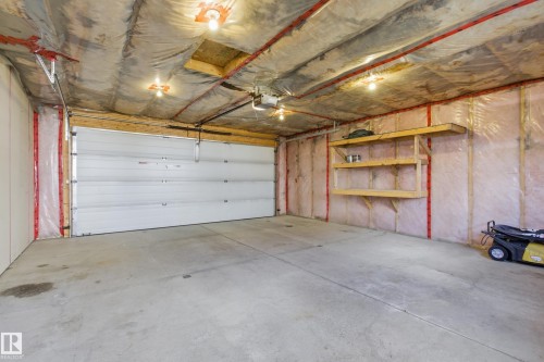 39 Greenbury Boulevard, Spruce Grove, AB - Indoor Photo Showing Garage