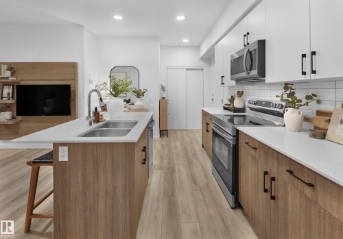 105 3715 141 Street, Edmonton, AB - Indoor Photo Showing Kitchen With Double Sink With Upgraded Kitchen