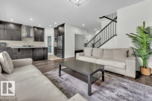 2107 14 Avenue, Edmonton, AB - Indoor Photo Showing Living Room