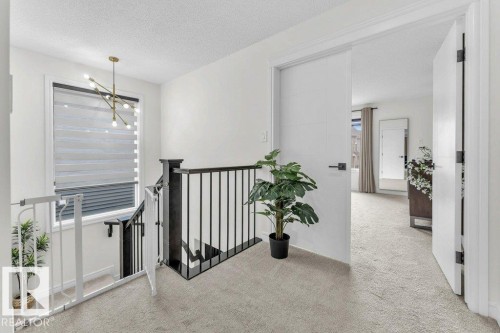 2107 14 Avenue, Edmonton, AB - Indoor Photo Showing Other Room
