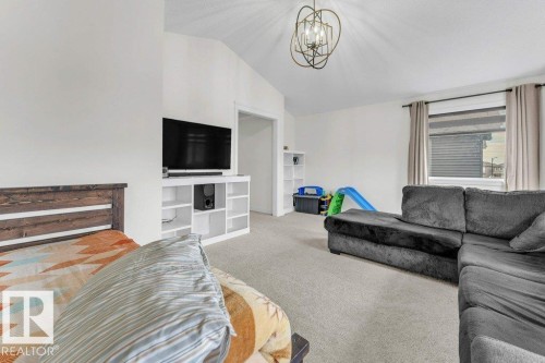 2107 14 Avenue, Edmonton, AB - Indoor Photo Showing Living Room