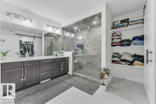 2107 14 Avenue, Edmonton, AB - Indoor Photo Showing Bathroom