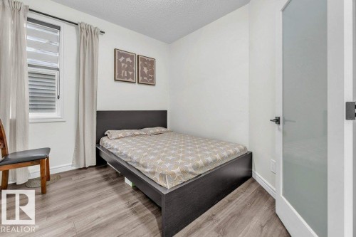 2107 14 Avenue, Edmonton, AB - Indoor Photo Showing Bedroom