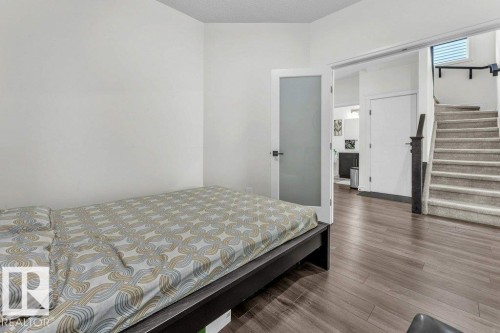 2107 14 Avenue, Edmonton, AB - Indoor Photo Showing Bedroom