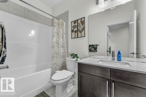 2107 14 Avenue, Edmonton, AB - Indoor Photo Showing Bathroom