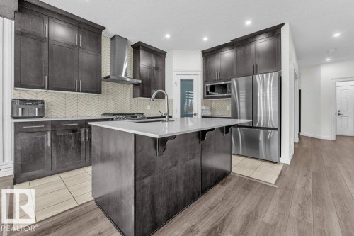 2107 14 Avenue, Edmonton, AB - Indoor Photo Showing Kitchen With Upgraded Kitchen