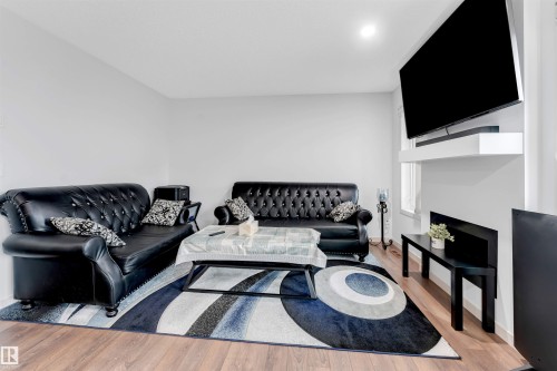 3048 16 Avenue, Edmonton, AB - Indoor Photo Showing Living Room