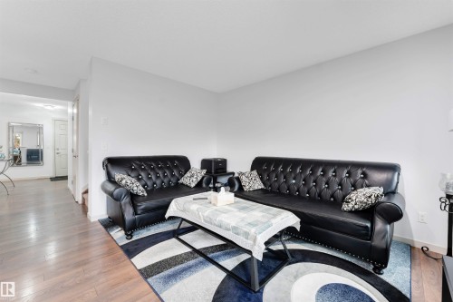 3048 16 Avenue, Edmonton, AB - Indoor Photo Showing Living Room