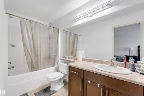 3048 16 Avenue, Edmonton, AB - Indoor Photo Showing Bathroom