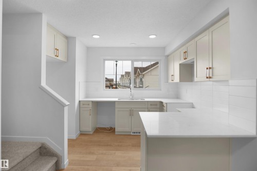 23 531 Merlin Landing, Edmonton, AB - Indoor Photo Showing Kitchen