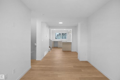 23 531 Merlin Landing, Edmonton, AB - Indoor Photo Showing Other Room