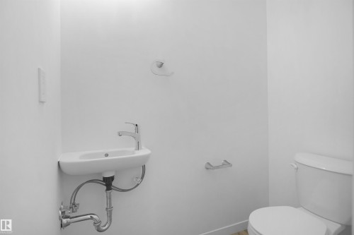 23 531 Merlin Landing, Edmonton, AB - Indoor Photo Showing Bathroom