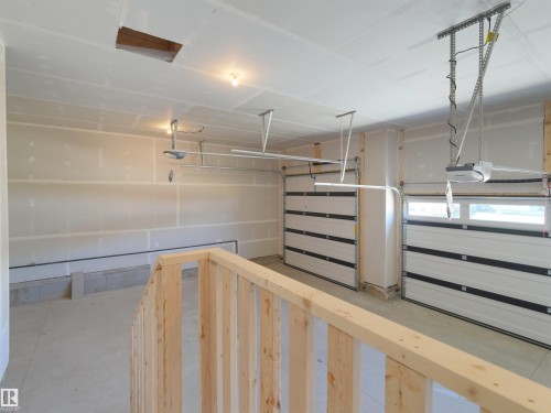 5225 47 Ave, Calmar, AB - Indoor Photo Showing Garage