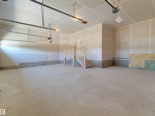 5225 47 Ave, Calmar, AB - Indoor Photo Showing Garage