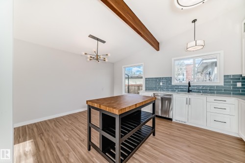 4916 116A Street, Edmonton, AB - Indoor Photo Showing Kitchen With Upgraded Kitchen