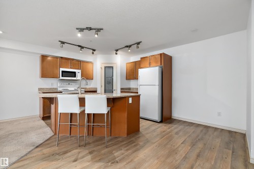 202 7510 89 Street, Edmonton, AB - Indoor Photo Showing Kitchen