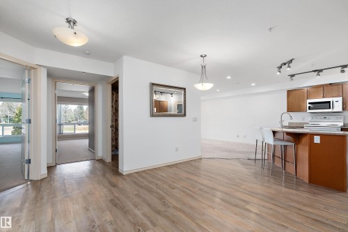 202 7510 89 Street, Edmonton, AB - Indoor Photo Showing Kitchen
