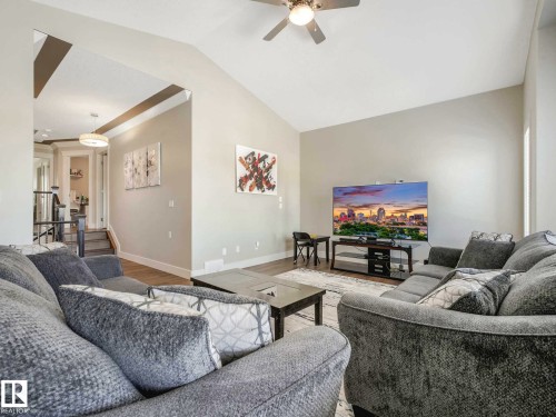 Image quality insufficient for description - 16251 135 Street Nw, Edmonton, AB - Indoor Photo Showing Living Room