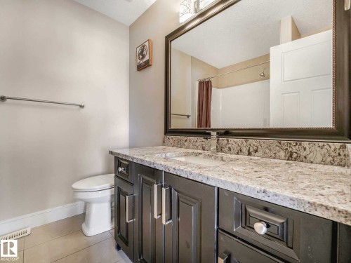 Image quality insufficient for description - 16251 135 Street Nw, Edmonton, AB - Indoor Photo Showing Bathroom