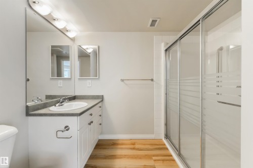 112 10311 111 Street, Edmonton, AB - Indoor Photo Showing Bathroom
