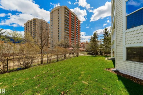 112 10311 111 Street, Edmonton, AB - Outdoor