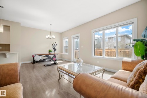 2456 Kelly Circle Circle, Edmonton, AB - Indoor Photo Showing Living Room
