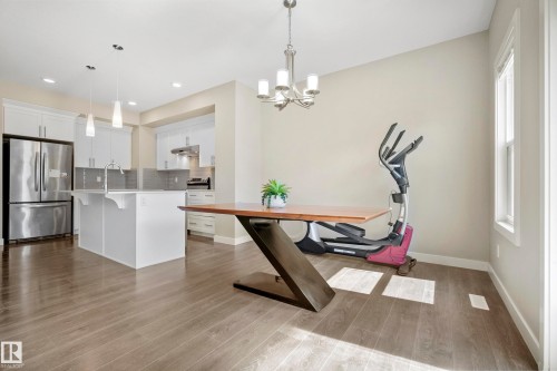 2456 Kelly Circle Circle, Edmonton, AB - Indoor Photo Showing Kitchen With Upgraded Kitchen
