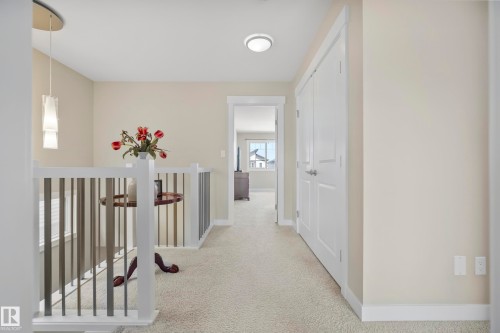 2456 Kelly Circle Circle, Edmonton, AB - Indoor Photo Showing Other Room