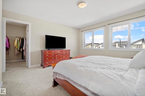 2456 Kelly Circle Circle, Edmonton, AB - Indoor Photo Showing Bedroom