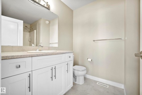 2456 Kelly Circle Circle, Edmonton, AB - Indoor Photo Showing Bathroom