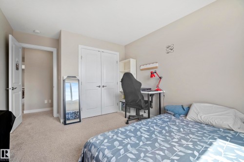 2456 Kelly Circle Circle, Edmonton, AB - Indoor Photo Showing Bedroom