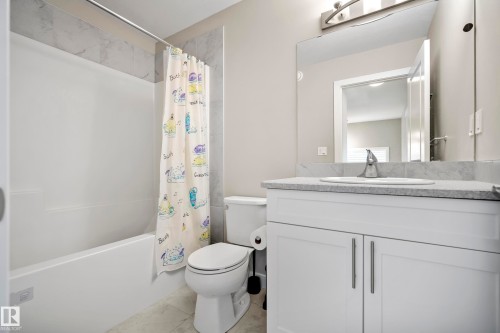 2456 Kelly Circle Circle, Edmonton, AB - Indoor Photo Showing Bathroom